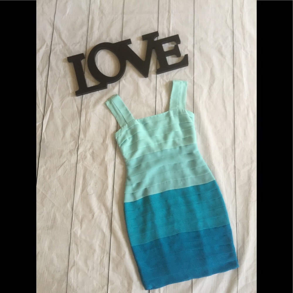 Betsey Johnson Size 2 Shades Of Blue Sheath Dress